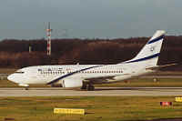 EL Al 737-400 vor dem Start auf Runway 23L